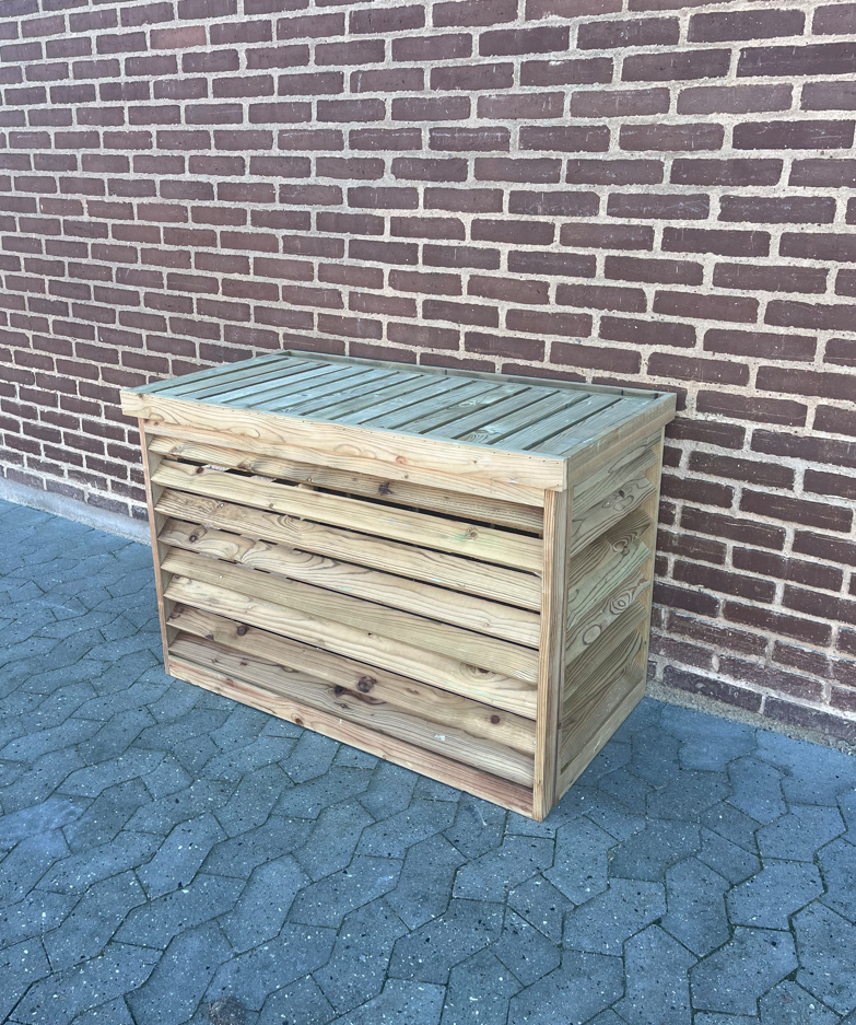 Skjuler i behandlet træ (kan males) Kr 2250,-